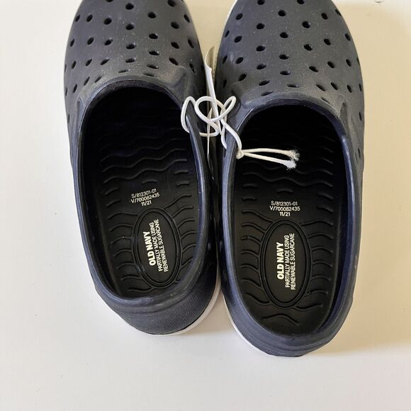Old Navy Toddler Black & White Rubber Pool Shoes - Size 9 - Picture 4 of 5